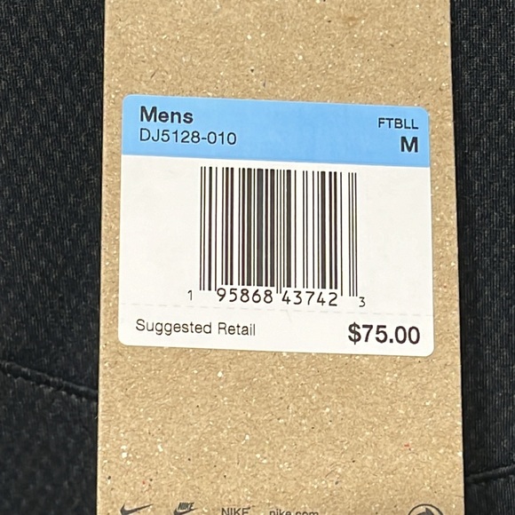 NWT Nike MOVE TO ZERO drift size medium black pullover - Picture 8 of 8